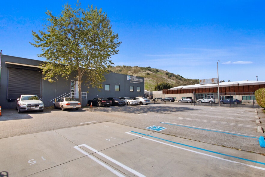 More Photos Of 3650 S Holdrege Ave, Los Angeles Light Manufacturing For Lease
