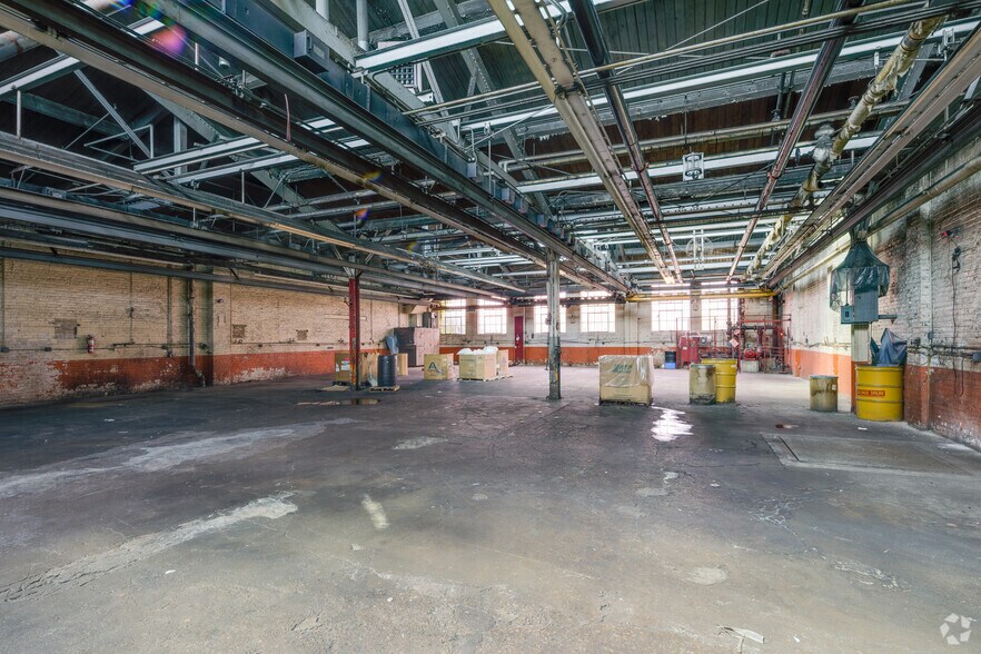 More Photos Of 5851 W Dickens Ave, Chicago Manufacturing For Lease