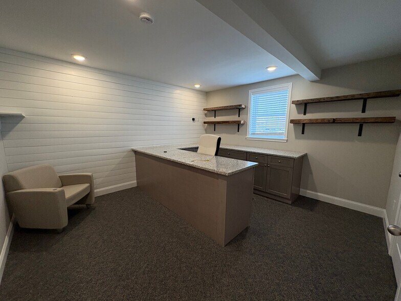 More Photos Of 413 Eastern Blvd, Essex Office Residential For Sale