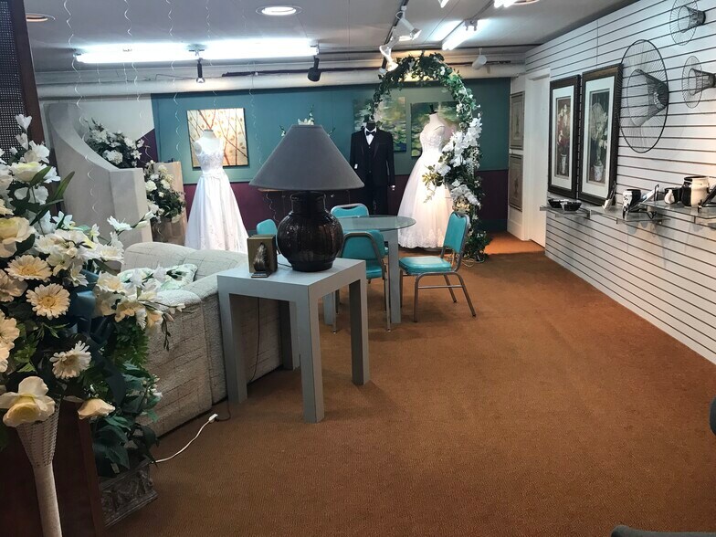 More Photos Of 409 E Main St, Riverton Storefront For Sale