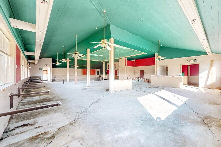 More Photos Of 3558 Wheaton Way, Bremerton Restaurant For Sale