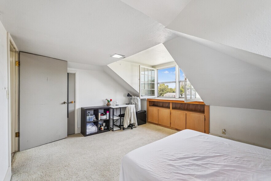 More Photos Of 920 High St, Grinnell Apartments For Sale