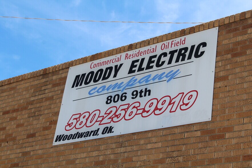 More Photos Of 806 9th St, Woodward Warehouse For Sale