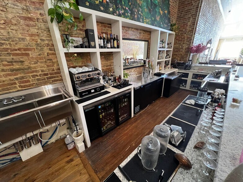 More Photos Of 119 E 5th St, Bonham Restaurant For Sale