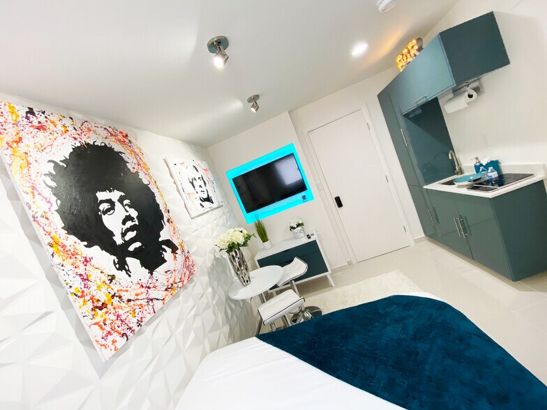 More Photos Of 1829 Fillmore St, Hollywood Hotel For Sale