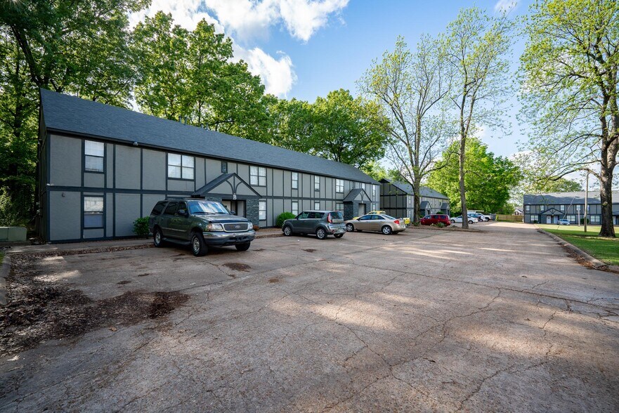 More Photos Of 1906 W Matthews Ave, Jonesboro Apartments For Sale