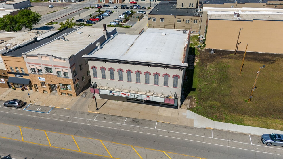 More Photos Of 15 Center St, Marshalltown General Retail For Sale