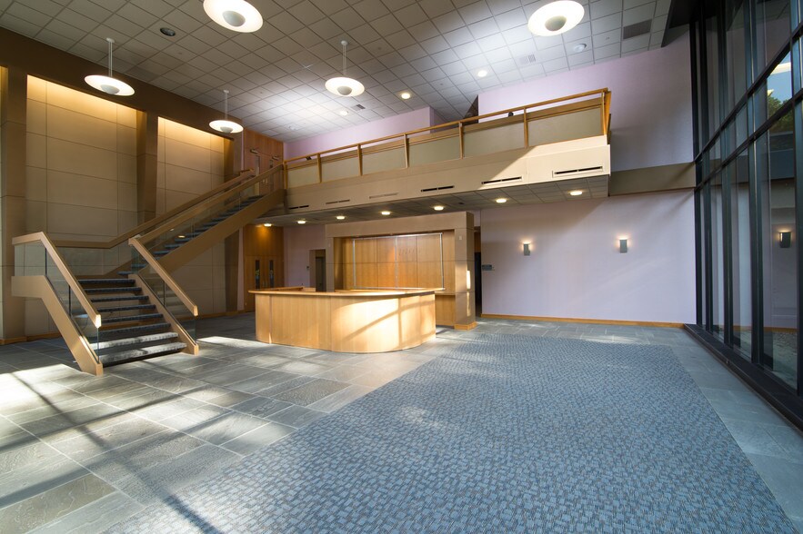 More Photos Of 199 Benson Rd, Middlebury Flex For Lease