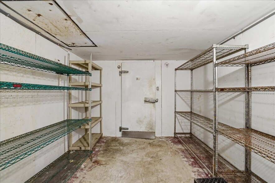 More Photos Of 337 8th Ave W, Palmetto Restaurant For Sale