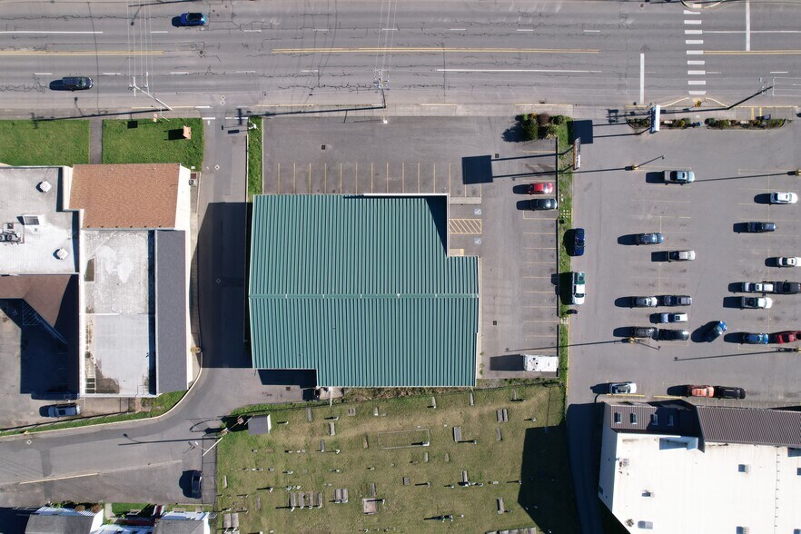 More Photos Of 29670 Ellensburg Ave, Gold Beach Storefront For Sale