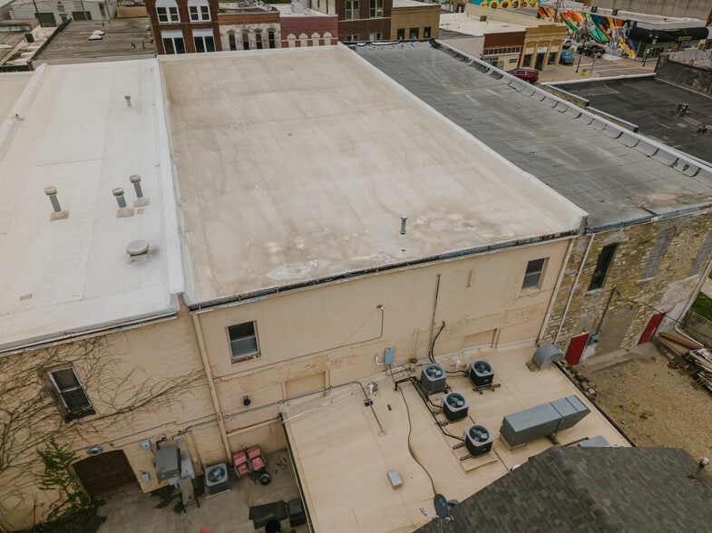 More Photos Of 830 N Kansas Ave, Topeka Bar For Sale