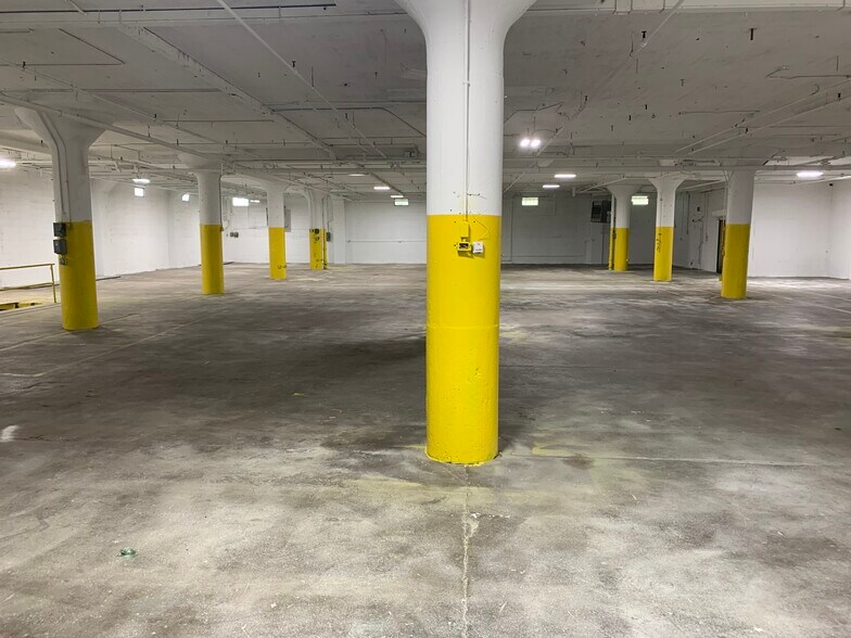 More Photos Of 2203 W Michigan St, Milwaukee Manufacturing For Sale