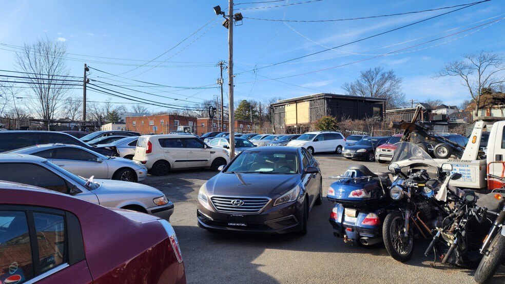More Photos Of 2405 22nd St NE, Washington Auto Repair For Sale