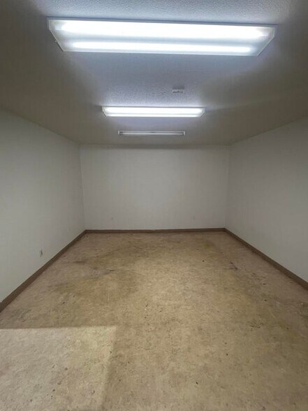 More Photos Of 716 W Cedar St, Eureka Warehouse For Lease