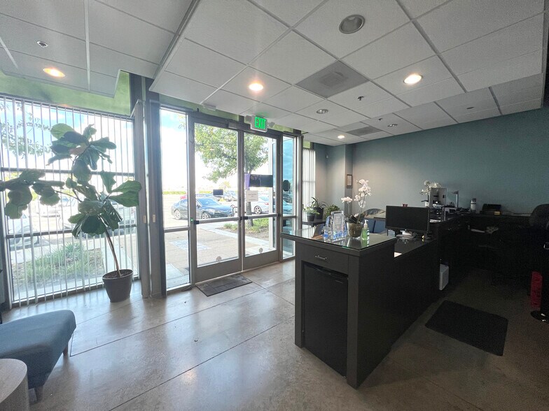 More Photos Of 7663 N San Fernando Rd, Burbank Warehouse For Lease