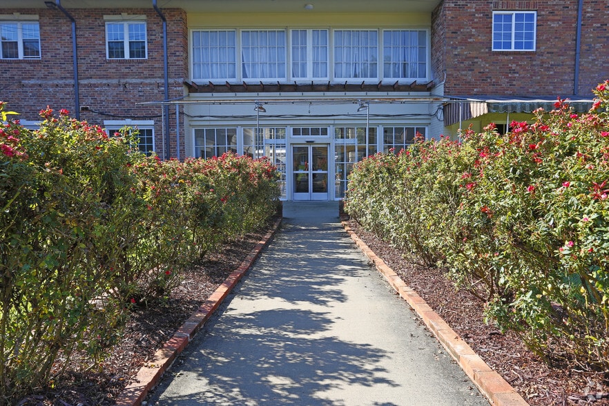 More Photos Of 3501 E Independence Blvd, Charlotte Apartments For Sale