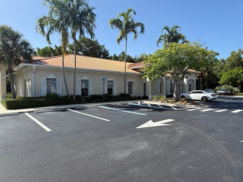 More Photos Of 12342 Tamiami Trl, Naples Office For Lease