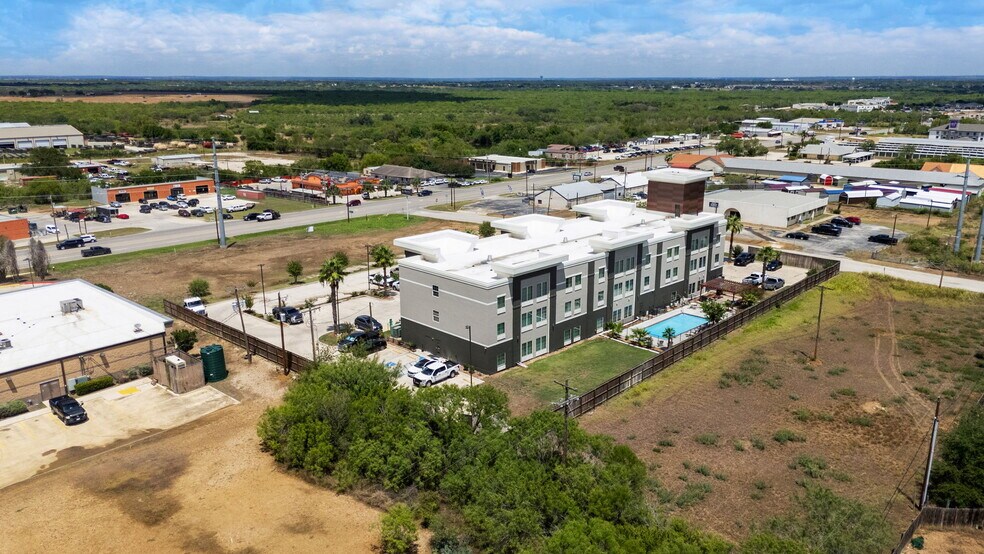 More Photos Of 110 Bmt Dr, Jourdanton Hotel For Sale