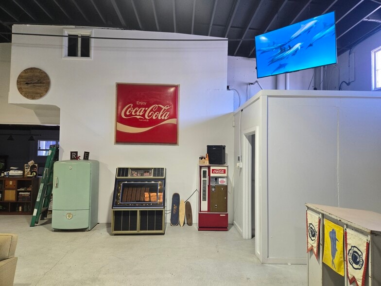 More Photos Of 1922 Placentia Ave, Costa Mesa Light Manufacturing For Lease