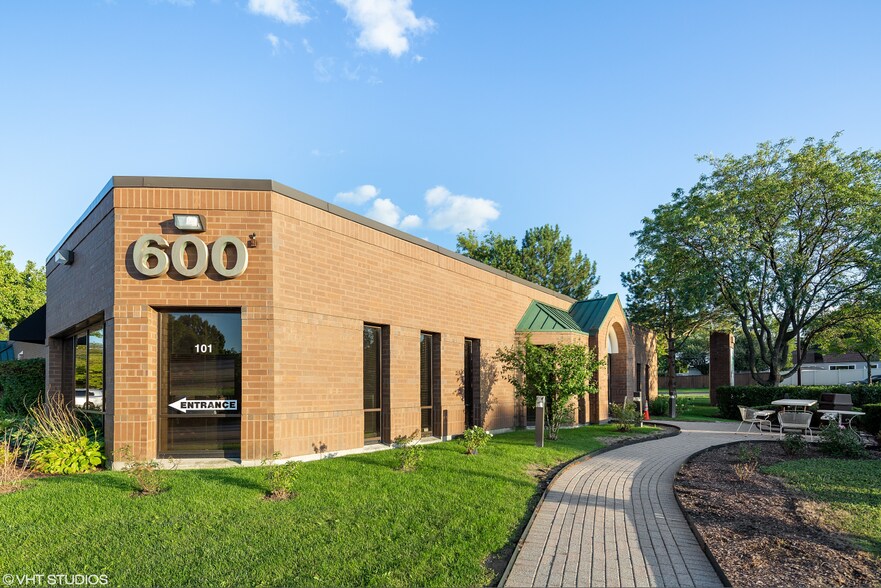 More Photos Of 600 W Lake Cook Rd, Buffalo Grove Medical For Lease