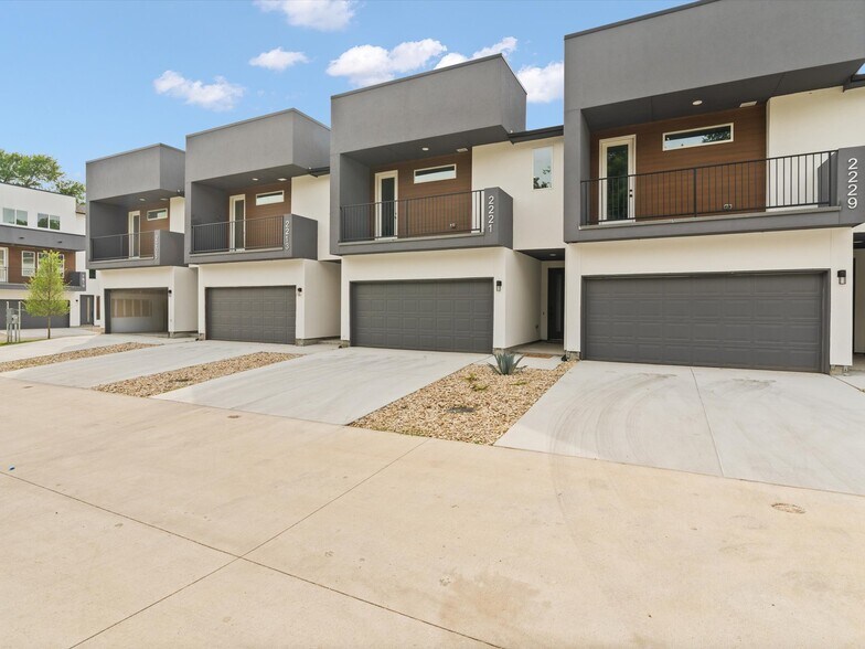 More Photos Of 7811 Mohawk Dr, Dallas Apartments For Sale