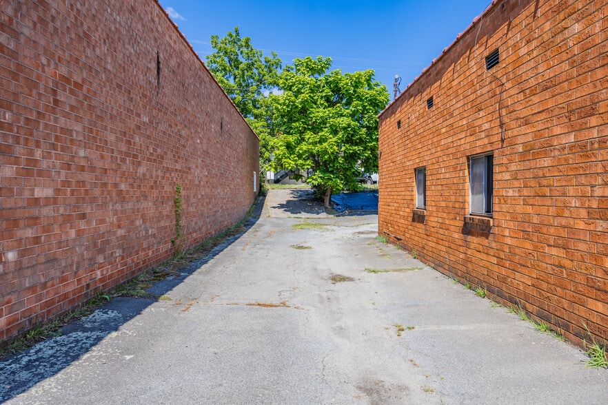 More Photos Of 316 S Eugene St, Greensboro Office For Sale