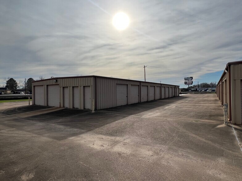 More Photos Of 20738 TX-36, Brazoria Self Storage For Sale