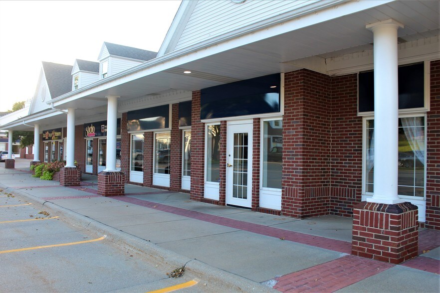 More Photos Of 3520 Village Dr, Lincoln Freestanding For Lease