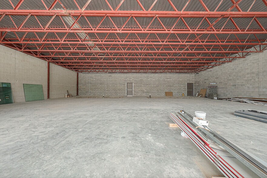 More Photos Of 7755 N Wayside Dr, Houston General Retail For Lease
