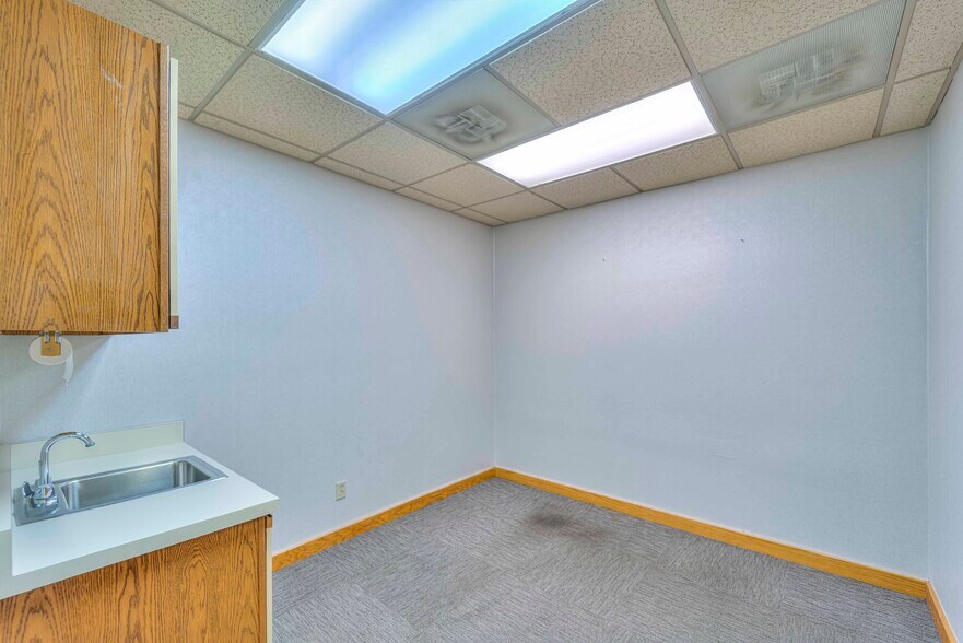 More Photos Of 900 E Michigan Ave, Jackson Office For Lease