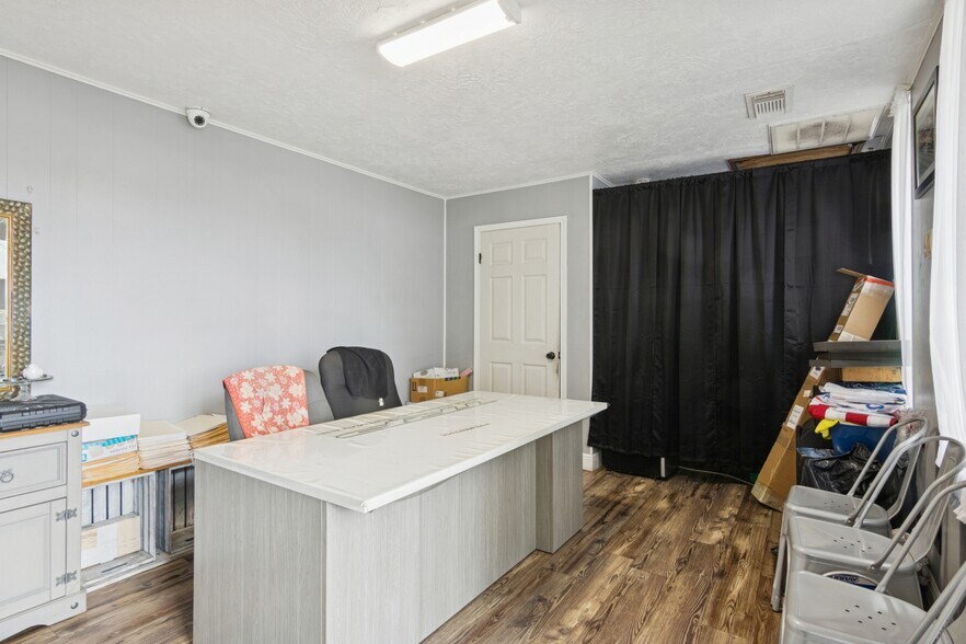 More Photos Of 508 College Ave, South Houston Auto Repair For Sale