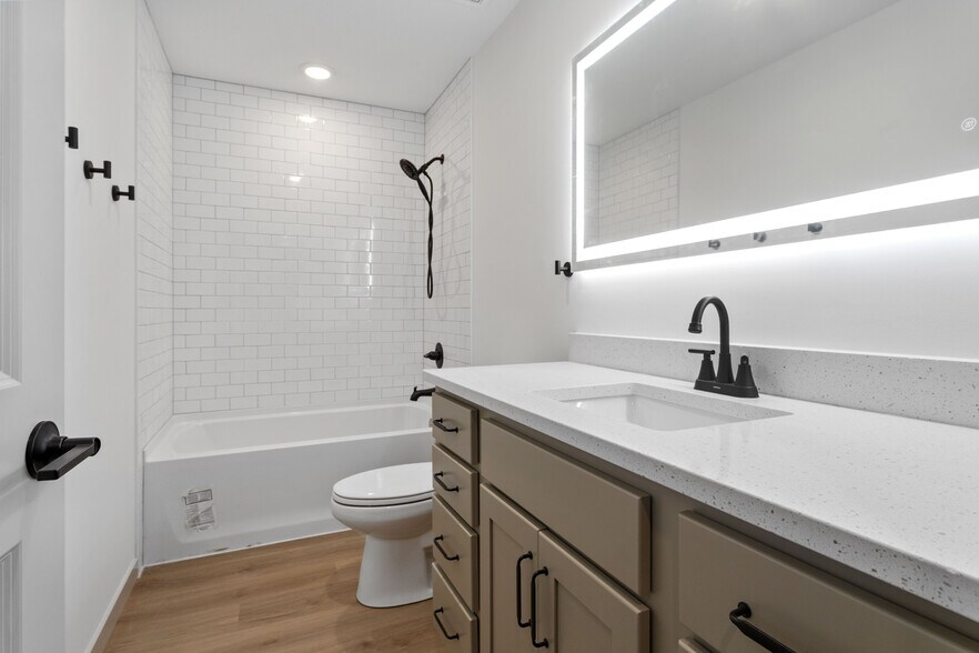 More Photos Of 814 6th St SE, Minneapolis Apartments For Sale
