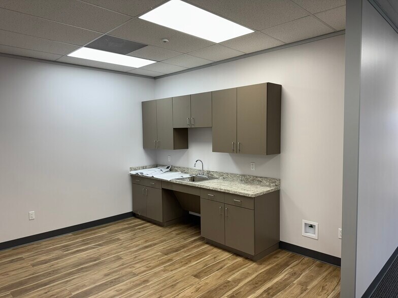 More Photos Of 6344 Theall rd, Houston Warehouse For Lease