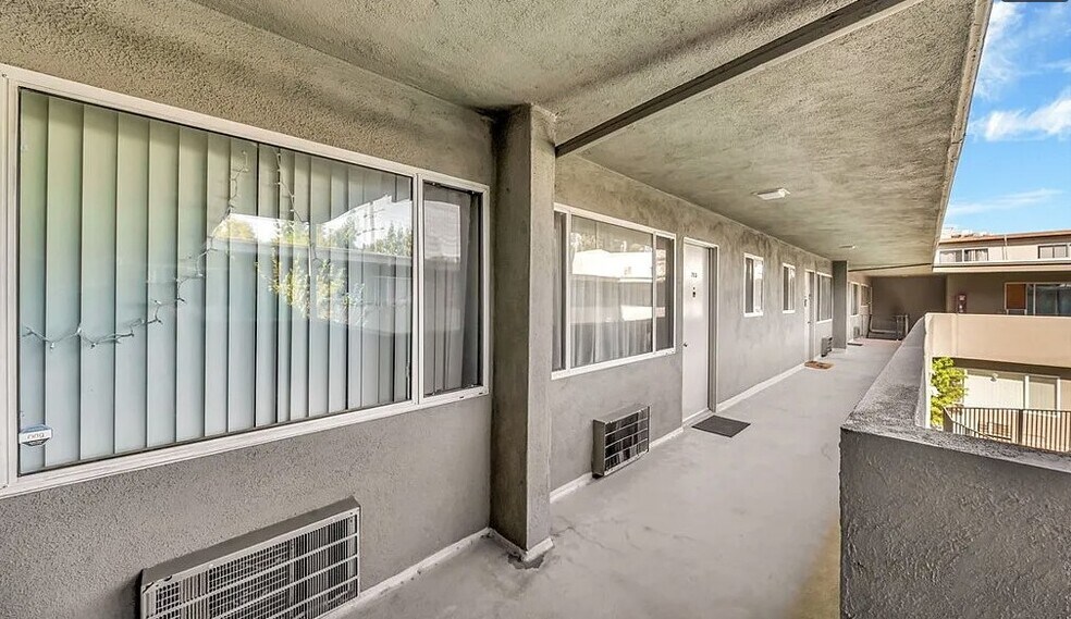 More Photos Of 6911 Haskell Ave, Van Nuys Apartments For Sale