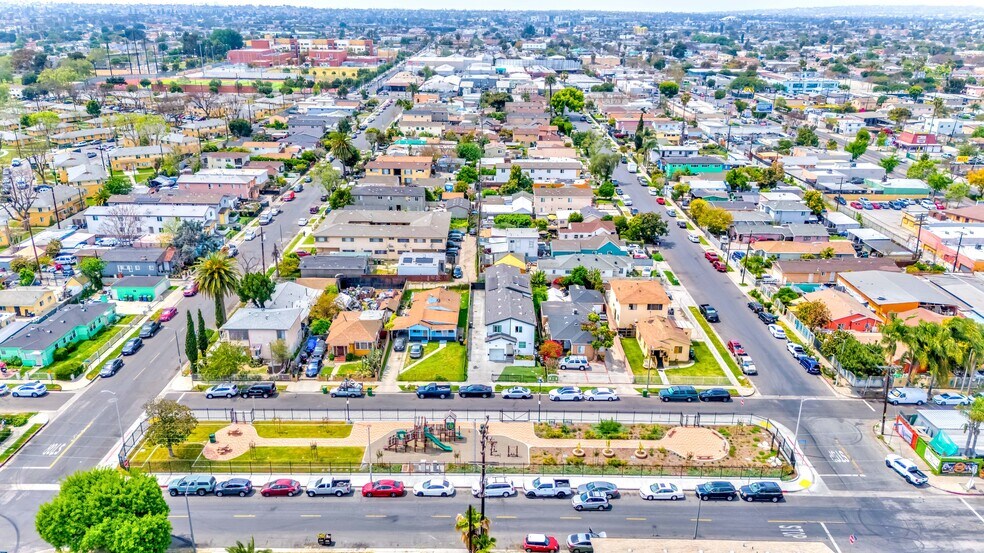 More Photos Of 8711 McKinley Pl, Los Angeles Multifamily For Sale