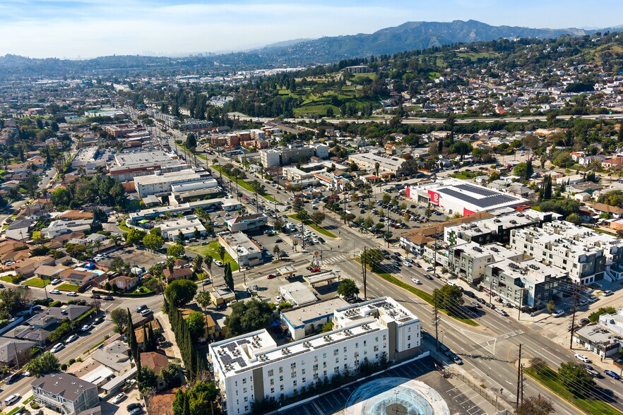 More Photos Of 4254 Eagle Rock Blvd, Los Angeles Veterinarian Kennel For Sale