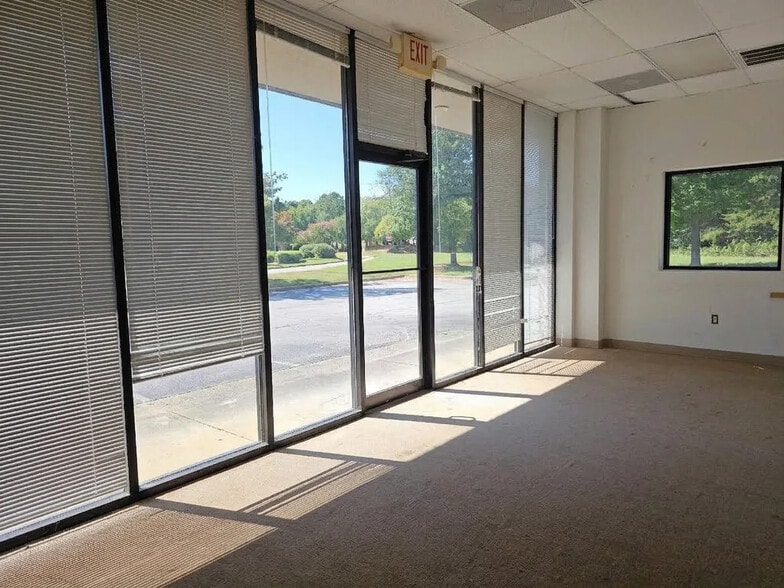 More Photos Of 5143 Belle Wood Ct, Buford Warehouse For Lease