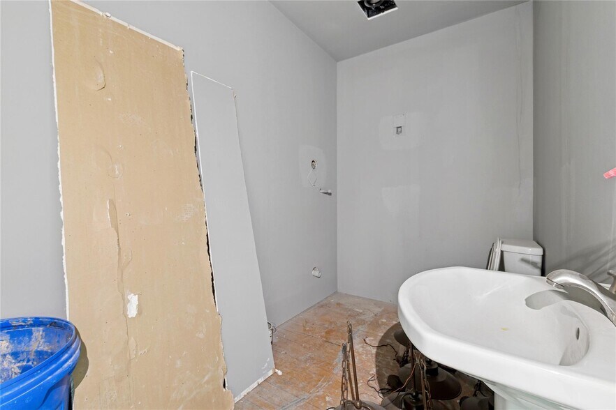 More Photos Of 320 Main St, Kalispell Storefront For Lease