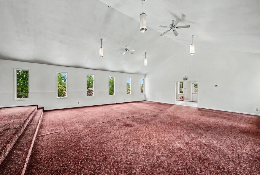 More Photos Of 15924 PA-407 Sr, Fleetville Office For Sale