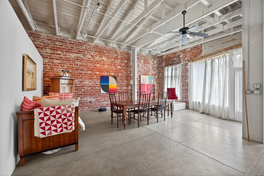 More Photos Of 141 Davis St, Santa Paula Storefront For Sale