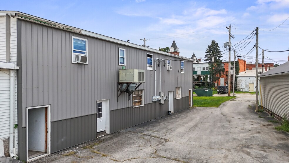 More Photos Of 41 Railroad St, New London Storefront For Sale