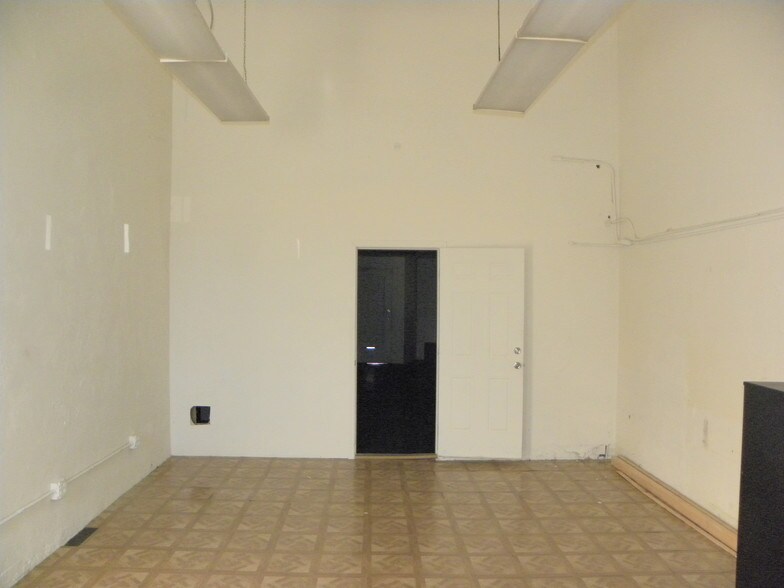 More Photos Of 1101-1119 S La Brea Ave, Los Angeles Freestanding For Lease