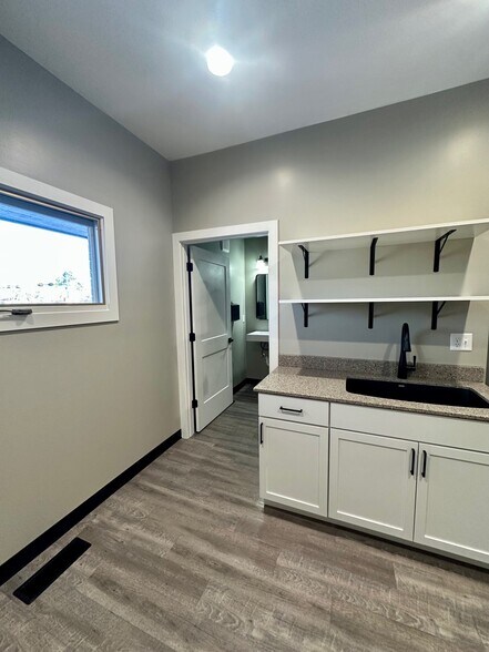 More Photos Of 140 E 22nd St, Fremont Medical For Sale