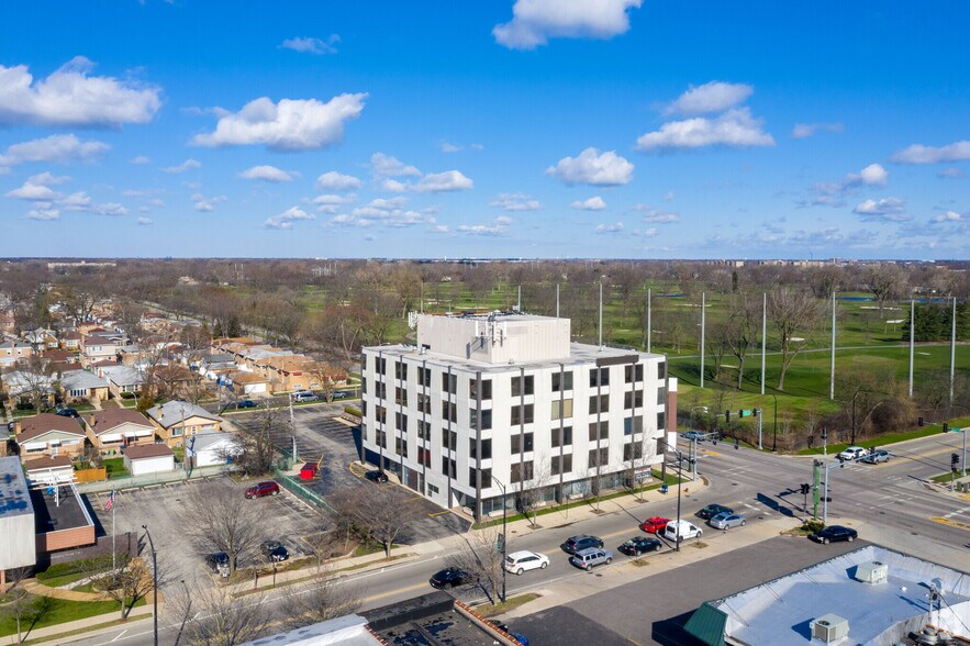 More Photos Of 4001 W Devon Ave, Chicago Office For Lease