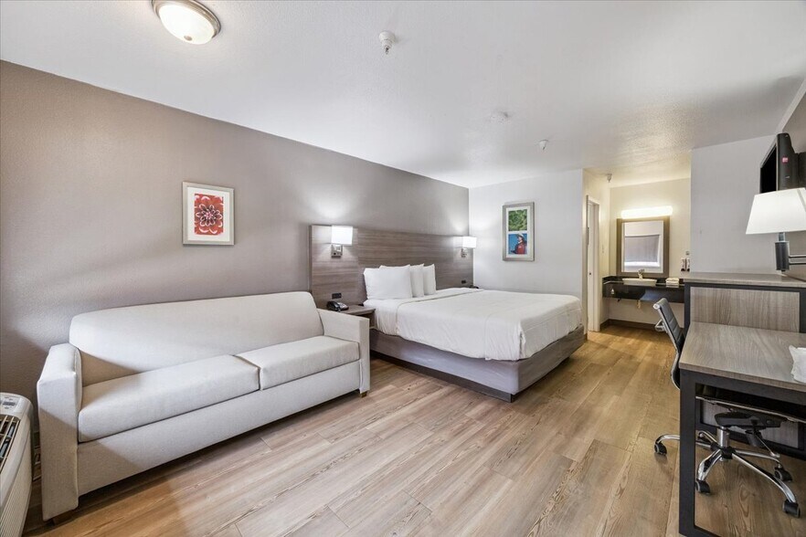 More Photos Of 16884 Northwest Fwy, Houston Hotel For Sale