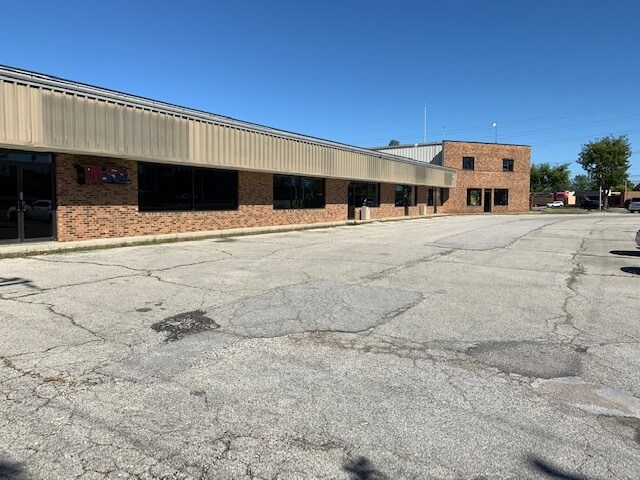 More Photos Of 2015 Family Cir, Lexington Freestanding For Lease