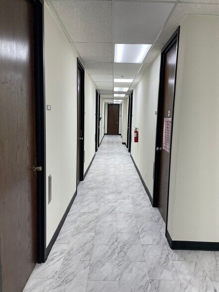 More Photos Of 3707 Westcenter Dr, Houston Office For Lease