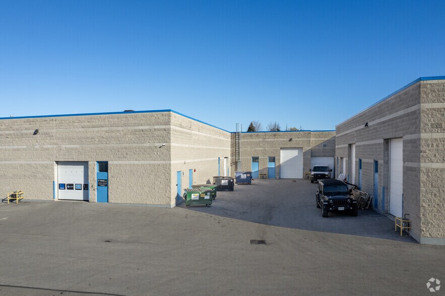 More Photos Of 30 Macintosh Blvd, Vaughan Flex For Lease