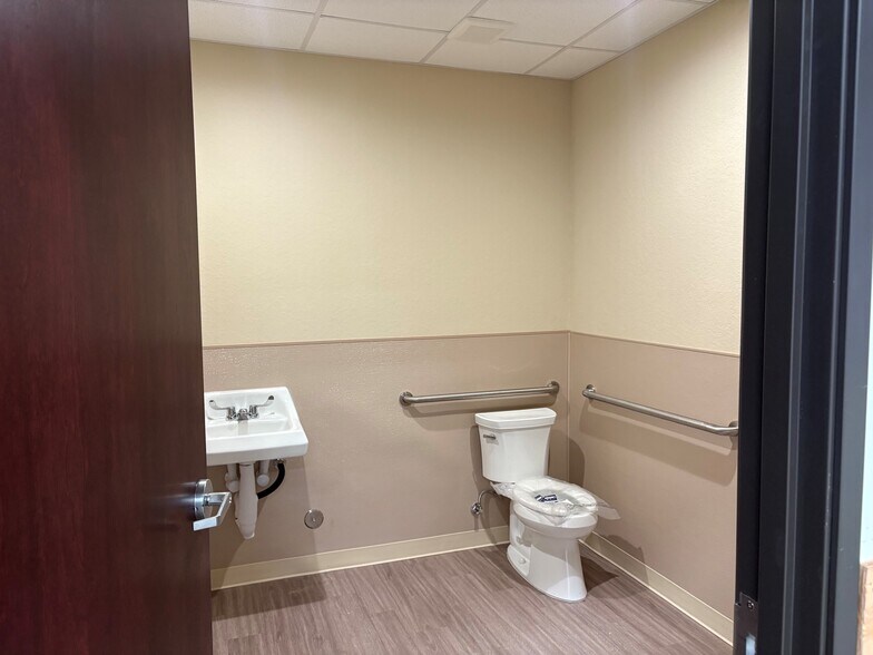 More Photos Of 764 Soechting Rd, New Braunfels Unknown For Lease