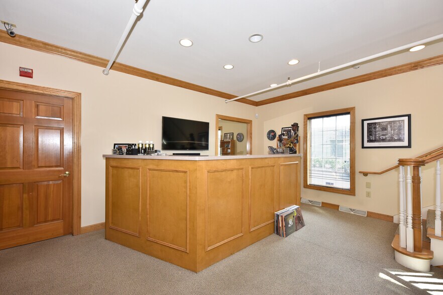 More Photos Of 8766 N Deerwood Dr, Milwaukee Freestanding For Sale